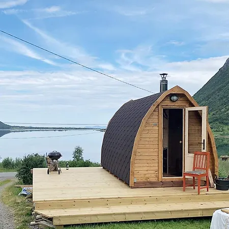 4 Person In Laupstad