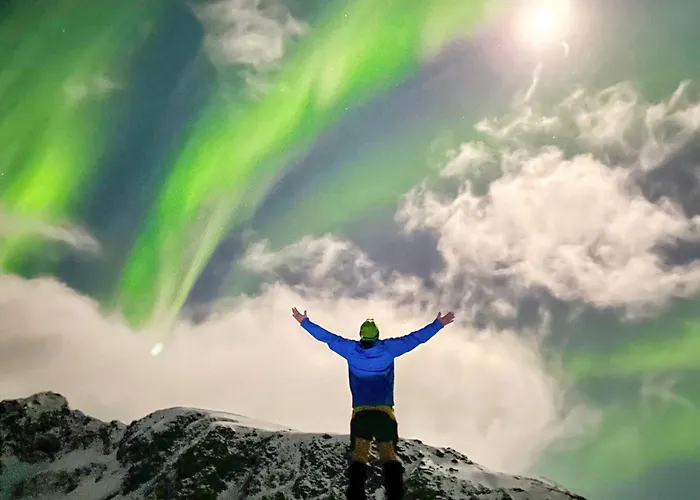 4 Person In Apartament